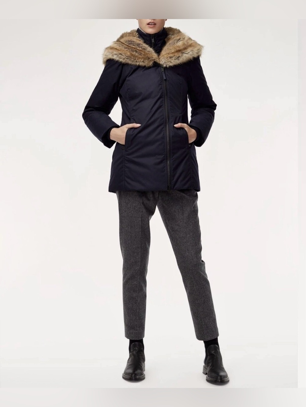 Aritzia Babaton St. Moritz Parka in Black